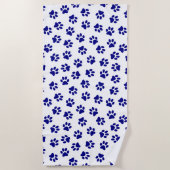 前足、犬の前足、ネイビーブルーの前足のパターン ビーチタオル (正面)