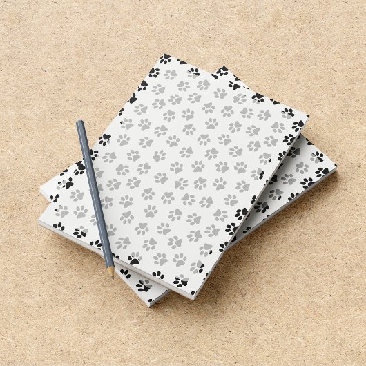 前足、犬の前足、猫の前足、黒い前足のパターン ノートパッド