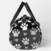 前足、犬の前足、白い前足、ピンクのハート ダッフルバッグ (右)