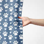 前足、犬の前足、白い前足、青いハートのパターン スカーフ<br><div class="desc">かわいいおもしろいと白い足と青いハートで愛らしいパターン。そしてモダントレンディーギフト、あなたの人生の犬の恋人に最適。</div>