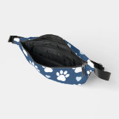 前足、犬の前足、白い前足、青いハートのパターン ファニーパック (見開き)