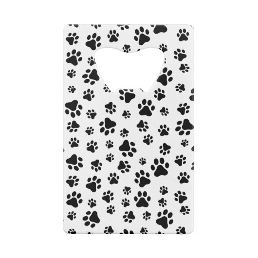 前足、犬の前足、白黒のパターン クレジットカード栓抜き (裏面)