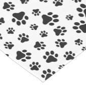 前足、犬の前足、白黒のパターン ミディアムテーブルランナー (コーナー)