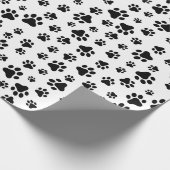 前足、犬の前足、白黒のパターン ラッピングペーパー (角)