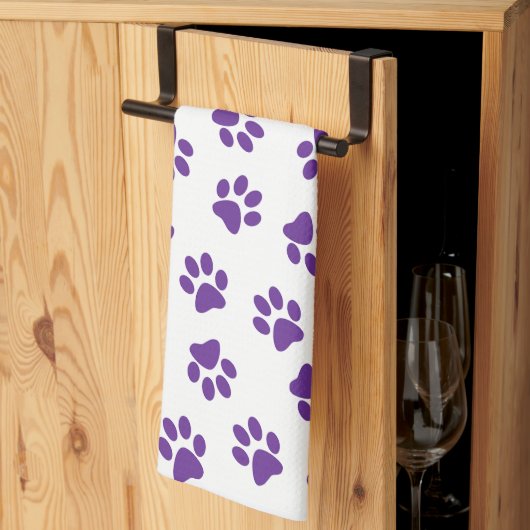 前足、犬の前足、紫の前足のパターン キッチンタオル (三つ折り)