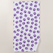 前足、犬の前足、紫の前足のパターン ビーチタオル (正面)