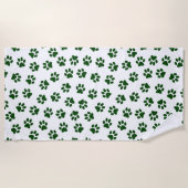 前足、犬の前足、緑の前足のパターン ビーチタオル (正面)