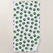 前足、犬の前足、緑の前足のパターン ビーチタオル (正面)