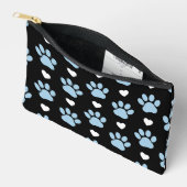前足、犬の前足、青い前足、白いハートのパターン アクセサリーポーチ (見開き)