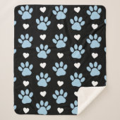 前足、犬の前足、青い前足、白いハートのパターン シェルパブランケット (正面)