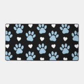 前足、犬の前足、青い前足、白いハートのパターン デスクマット (正面)