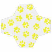 前足、犬の前足、黄色の前足のパターン サッカーボール (フラット)