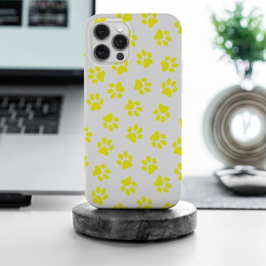 前足、犬の前足、黄色の前足のパターン iPhoneケース