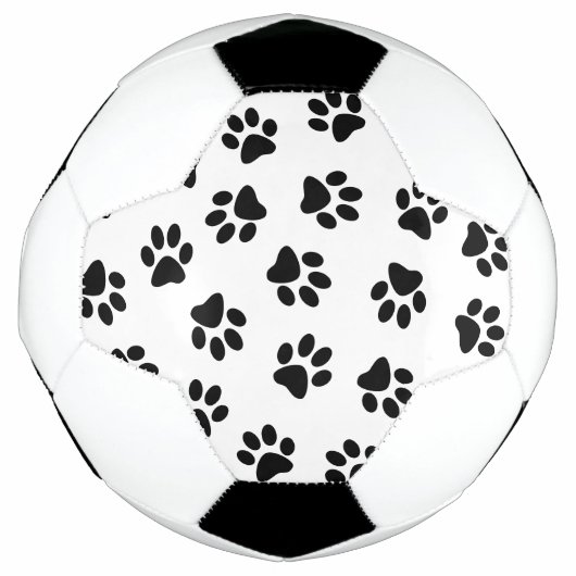 前足、犬の前足、黒い前足のパターン サッカーボール (正面)