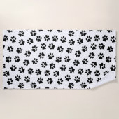 前足、犬の前足、黒い前足のパターン ビーチタオル (正面)