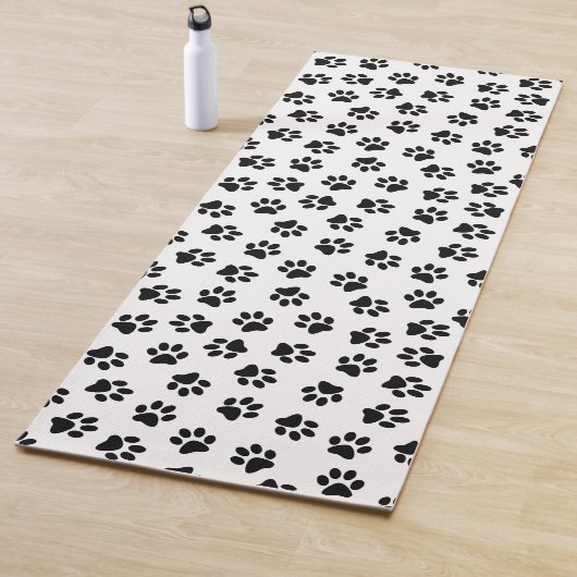 前足、犬の前足、黒い前足のパターン ヨガマット (インサイチュ)