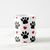 前足、犬の前足、黒い前足、赤いハート コーヒーマグカップ (中央)