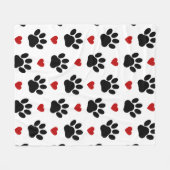 前足、犬の前足、黒い前足、赤いハート フリースブランケット (正面(横))