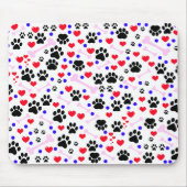 前足、犬の前足、黒い前足、赤いハート マウスパッド (正面)