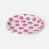 前足、犬の足、ピンクの前足のパターン ペーパープレート (アングル)