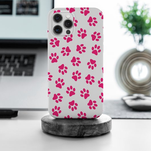 前足、犬の足、ピンクの前足のパターン iPhoneケース