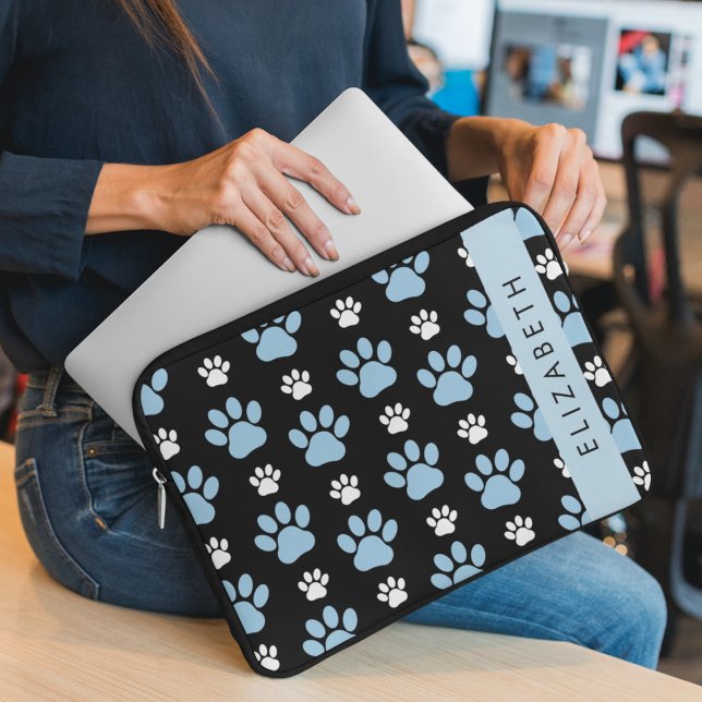 前足、青い前足、犬の前足、あなたの名前のパターン ラップトップスリーブ (クリエイターアップロード済み)