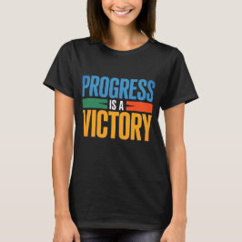 前進は勝利 女性向け 励ましのTシャツ Tシャツ