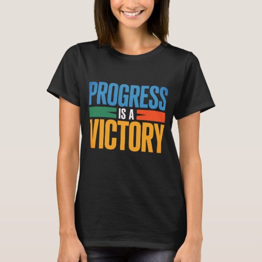 前進は勝利 女性向け 励ましのTシャツ Tシャツ (正面)