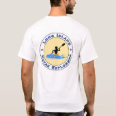 前部ロングアイランドのカヤックの探検家および背部ロゴ Tシャツ (裏面)