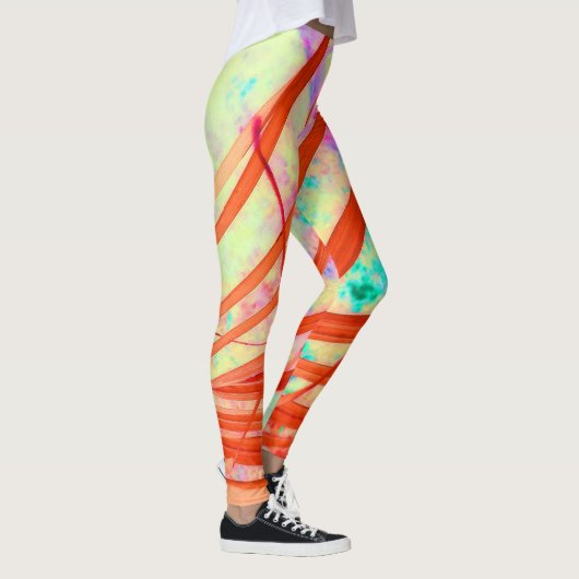 前面が赤に変わる レギンス (右)