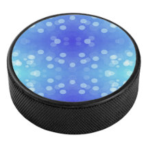 前面にデザインのある丸い青いBluetoothスピーカー