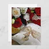 前面にバラとリングが付いた結婚式招待状 招待状 (正面/裏面)