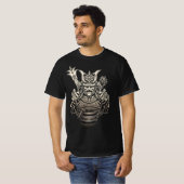 剛勇な侍戦士 - 迫力の日本甲冑 Tシャツ (正面フル)