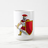 剣と盾を持った古代の戦士のヘルメット姿 コーヒーマグカップ (中央)