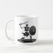 剣と盾を持つスケルトン コーヒーマグカップ (左)