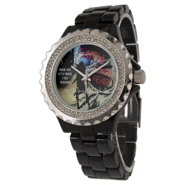 剣を持つ戦士の女の子との恐怖の監視に対する信仰 腕時計 (アングル)