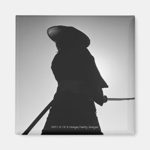 剣を握っている武士の戦士のポートレート マグネット