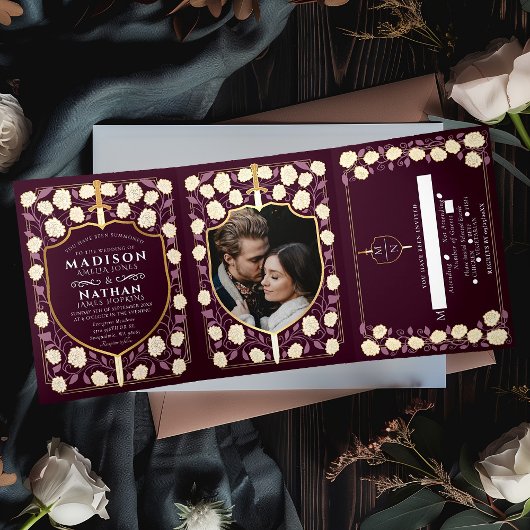 剣&シールド中世ファンタジー結婚の赤 三つ折り招待状