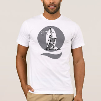 剣、及び盾の飛んでいるな旗のワイシャツ Tシャツ