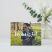 副大統領選出のカマラ・ハリス：やったわ、ジョー ポストカード (スタンド正面)