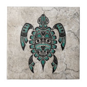 割れたティール（緑がかった色）の青いHaidaの精神のウミガメ タイル (正面)