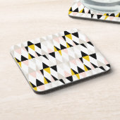割れた幾何学的な三角形パターン コースター (左側)