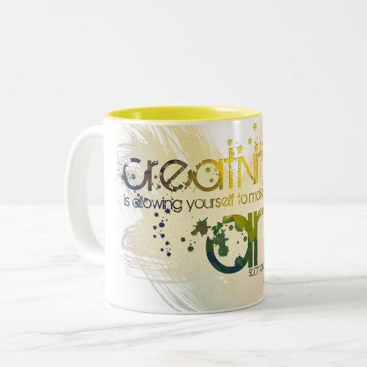 創造性はあなた自身が間違えることを可能にしています ツートーンマグカップ (正面左)