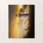 劇的な空の下で光る灯台 ジグソーパズル (縦)