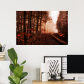 劇的な赤い霧の冬の雪のない森 ポスター (ホームオフィス)