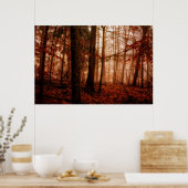 劇的な赤い霧の冬の雪のない森 ポスター (キッチン)