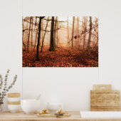 劇的な赤い霧の冬の雪のない森 ポスター (キッチン)