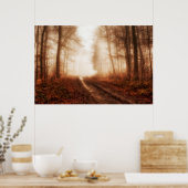 劇的な赤い霧の冬の雪のない森 ポスター (キッチン)