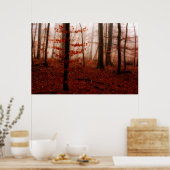 劇的な赤い霧の冬の雪のない森 ポスター (キッチン)