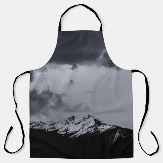 劇的な雲の下の雪山 エプロン (正面)